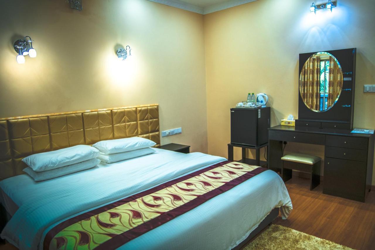Abuharee Grand Hotel Addu City Exterior photo